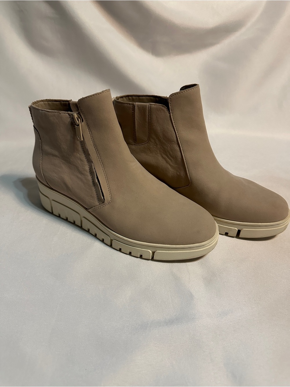 Vionic Beige Taupe Ankle Booties with Side Zip